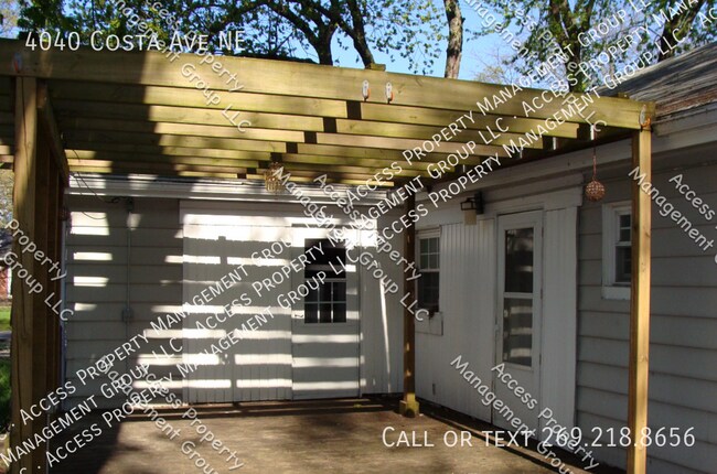 Building Photo - 4040 Costa Ave NE