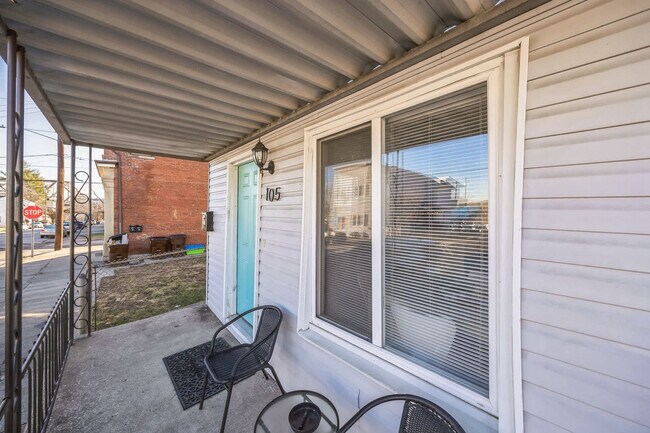 Building Photo - 105 Ash St