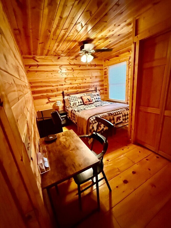 Building Photo - Laurel Oak Cabin