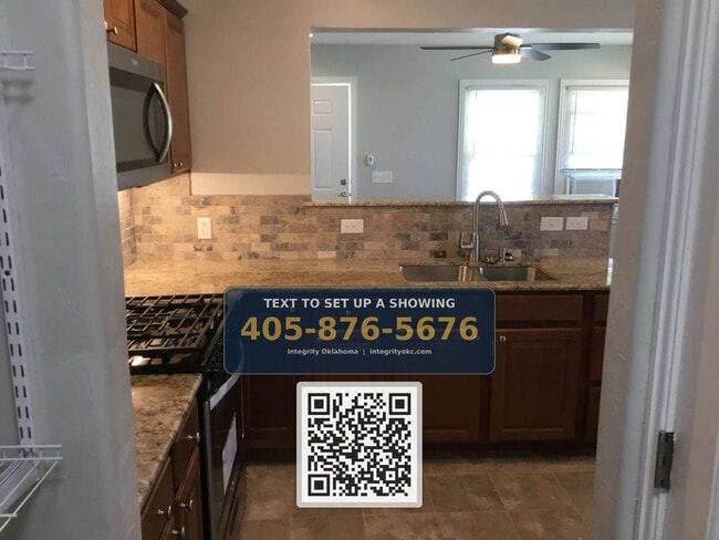 Building Photo - Completely remodeled 1 bedroom, 1 bath duplex! Half off on the first month!