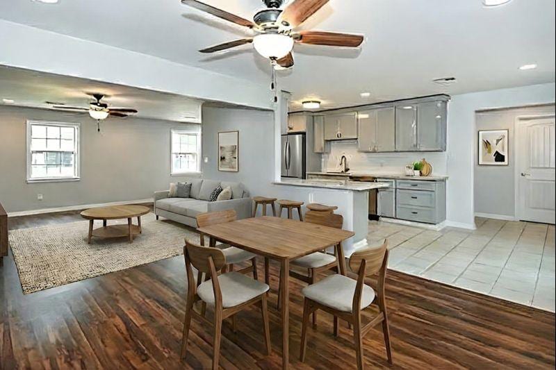 Building Photo - 3834 Cambridge St