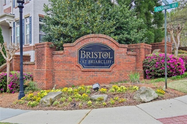 Building Photo - 2641 Portbury Place Northeast