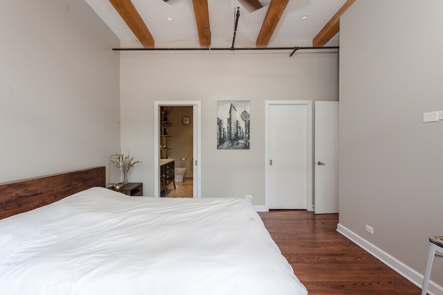 Building Photo - 1750 N Wolcott Ave