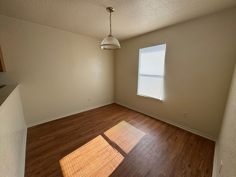 Building Photo - 2808 Cantabrian Dr