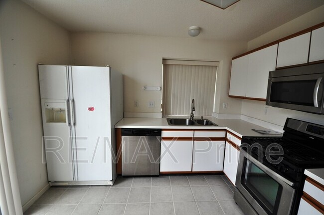 Building Photo - 6227 Oakglen Dr
