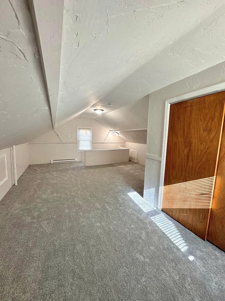 Building Photo - 1242 Justine St
