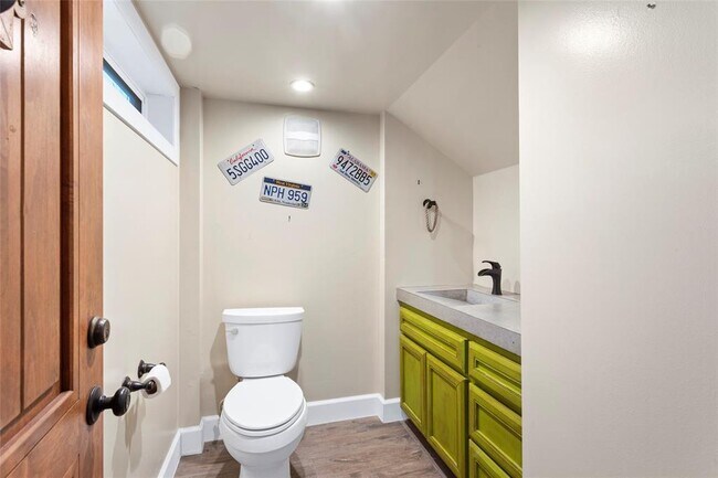 Building Photo - 4525 Beacon Hill Dr