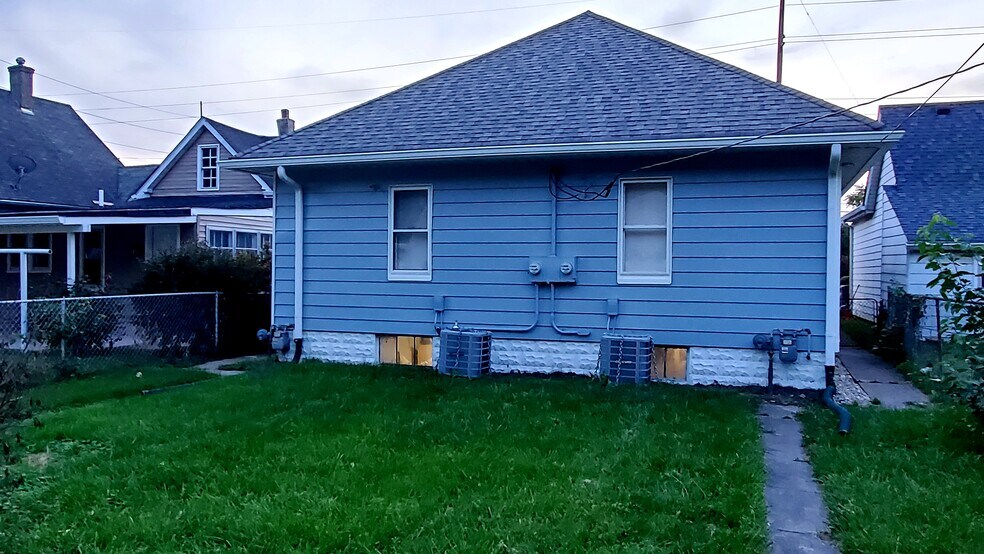 Building Photo - 1825 S East St