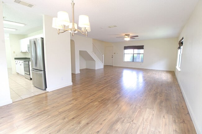 Building Photo - 8118 Chestnut Manor Dr