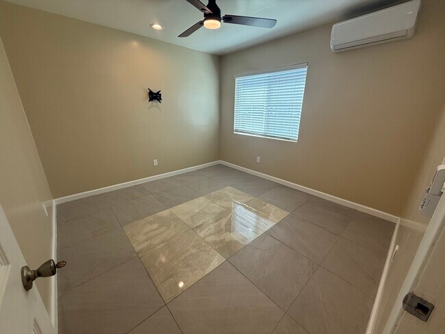 Building Photo - 4858 Palm Ave