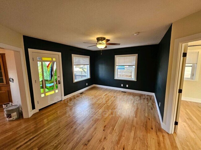 Building Photo - 7855 N Wabash Ave