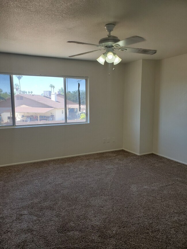 Building Photo - No HOA! North Phoenix 3 Bedroom Home with Large Yard & Garage
