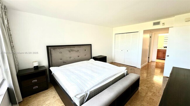 Building Photo - 2651 S Course Dr