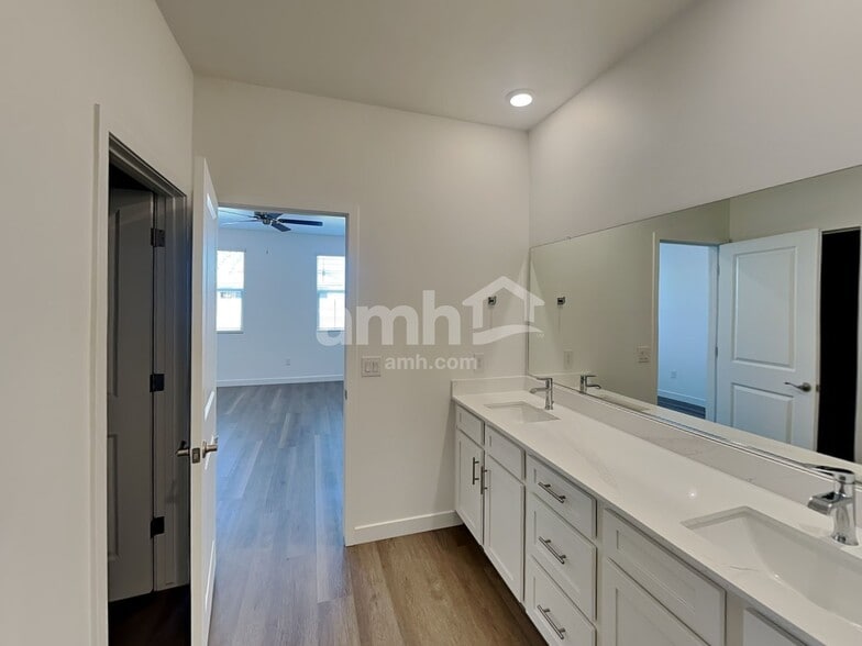 Building Photo - 13061 N Serenity Vly Dr