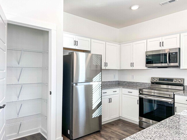 Building Photo - 1222 Westgate Vlg Dr