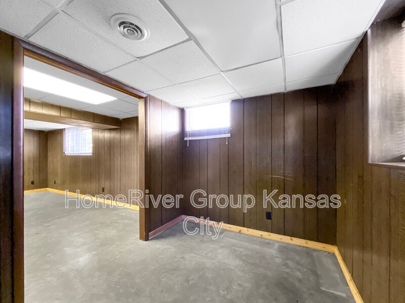 Building Photo - 8724 E 96th St