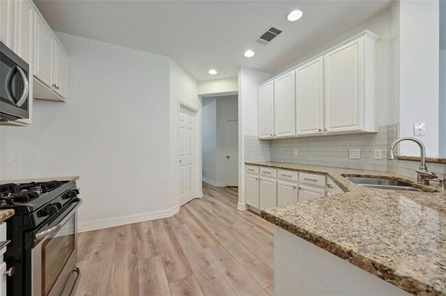 Building Photo - 5703 Marchmont Ln