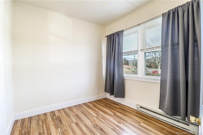 Building Photo - 24 Elm St