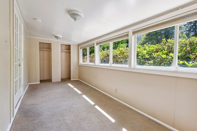 Building Photo - 750 Square Foot one  Bedroom cottage on pr...