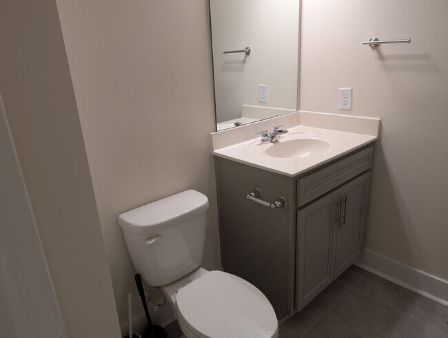 Building Photo - Georgeous townhome located in the Central ...