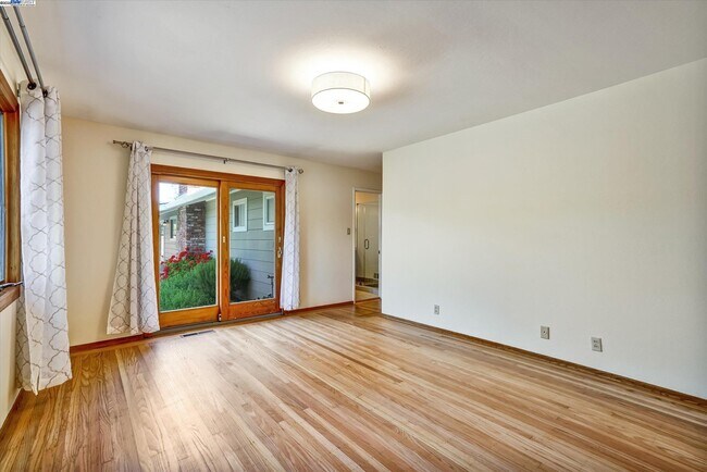 Building Photo - 613 Huntleigh Dr