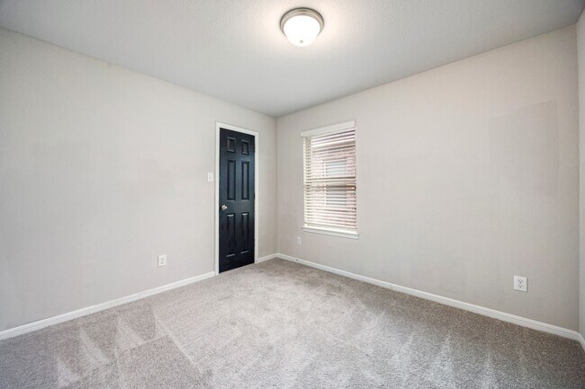 Building Photo - 22630 Rosebush Hl Rd