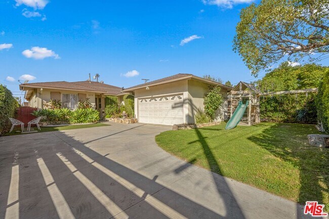 Building Photo - 6119 Goodland Ave