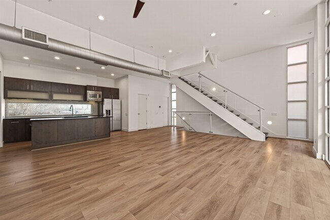 Building Photo - 6014 Fairdale Ln