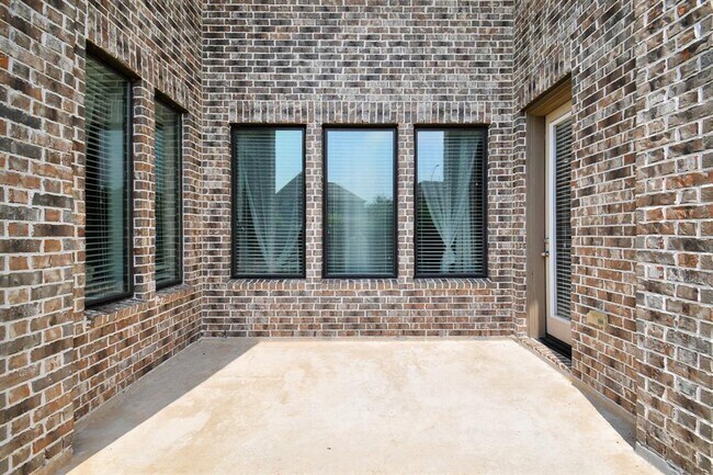 Building Photo - 5214 Alden Springs Blvd