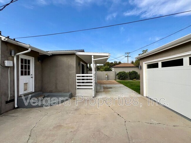 Building Photo - 6531 W 85th St
