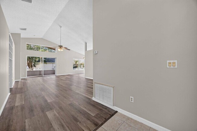 Building Photo - 2364 Paulette Dr