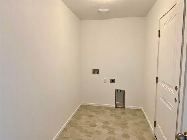 Building Photo - Stunning 3 Bed, 2 Bath Rancher in Airway Heights!