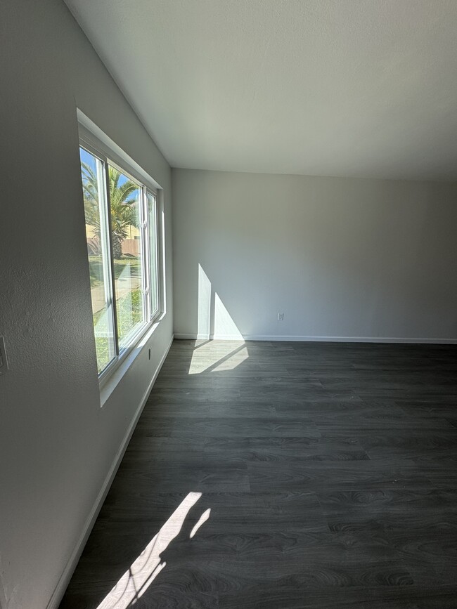 Building Photo - 1434 Hilltop Dr