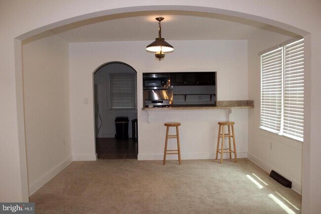 Building Photo - 6031 Rosedale Dr