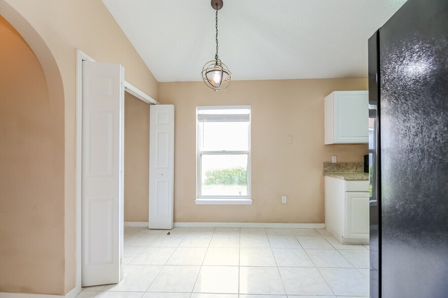 Building Photo - 12538 Bent Bay Trail