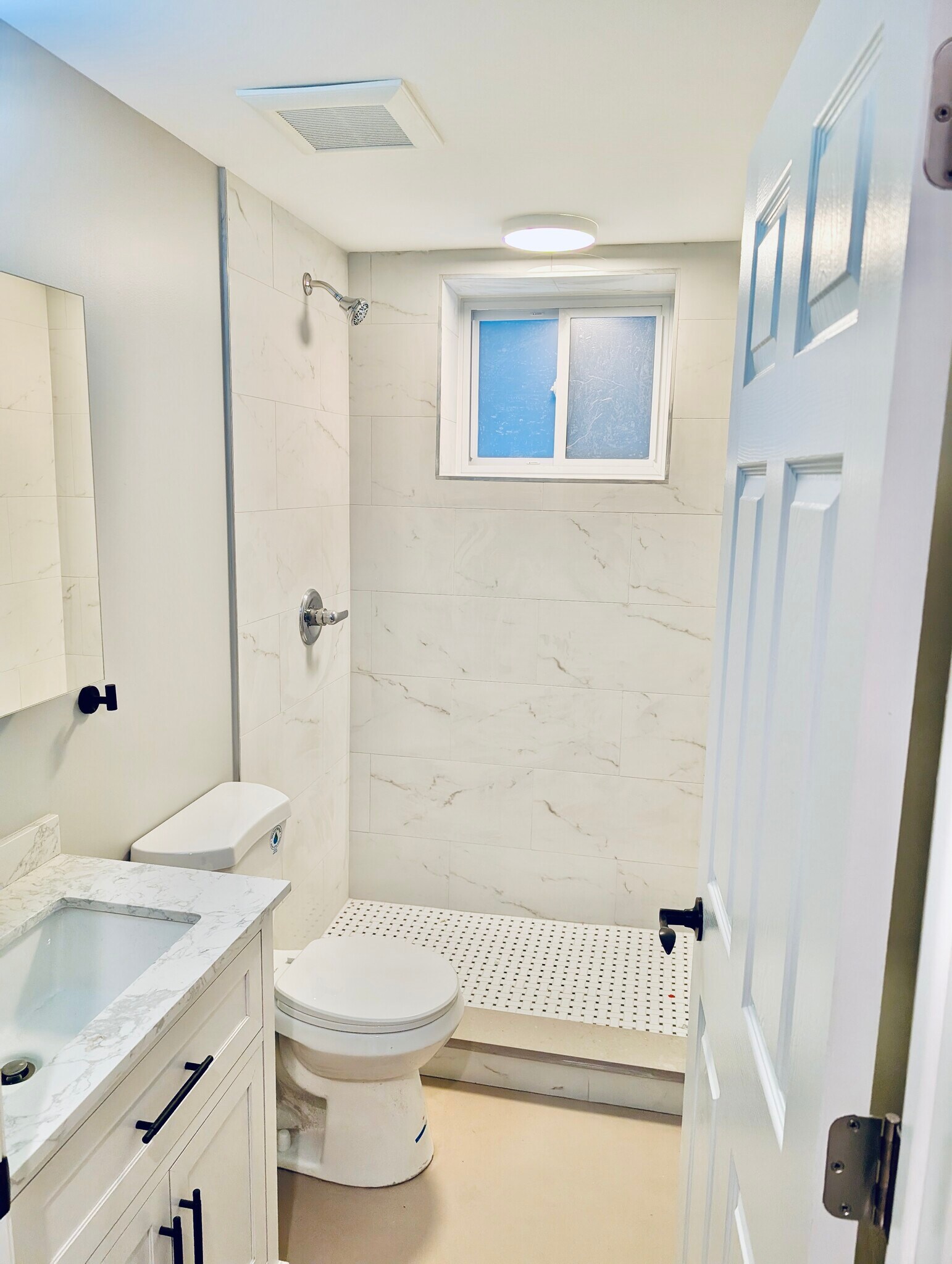 Building Photo - 960 W 18th Pl