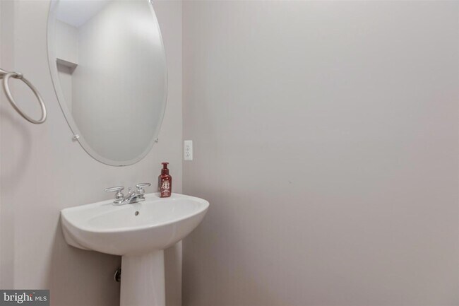 Building Photo - 5140 Donovan Dr