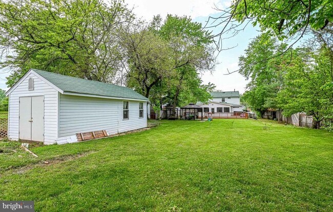 Building Photo - 4005 Lees Corner Rd