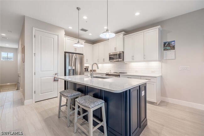 Building Photo - 2555 Seychelles Dr
