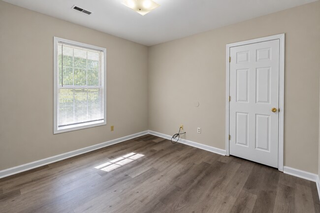 Building Photo - 424 Blake Cir