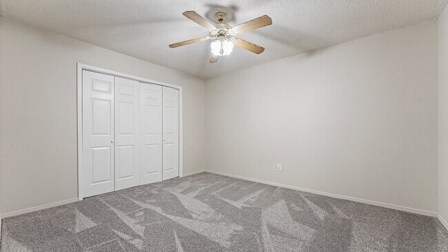 Building Photo - "Cozy 2-Bedroom Duplex Retreat on East Dra...