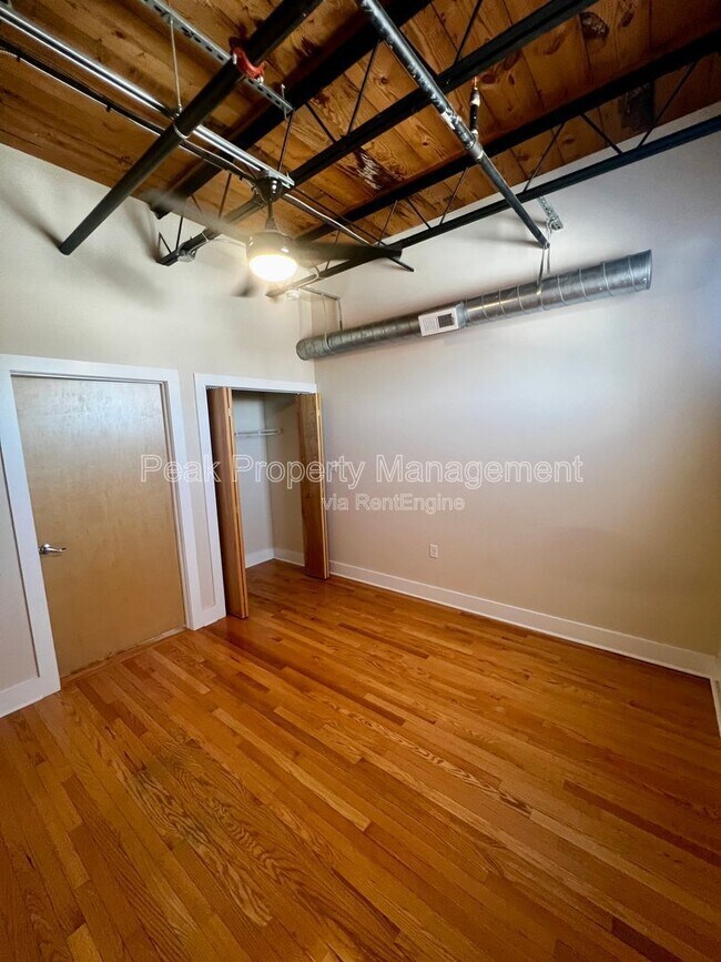 Building Photo - 2709 W Broad St