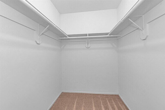 Building Photo - 2710 Green Fields Dr
