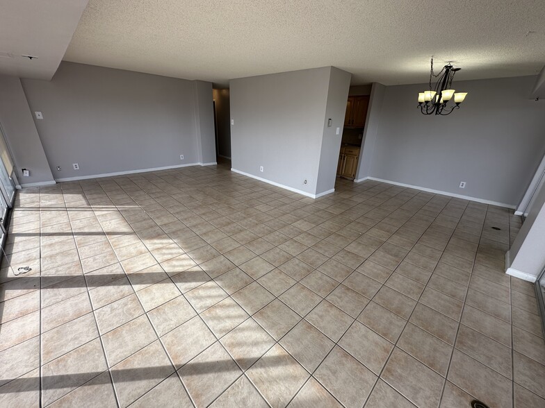 Building Photo - 411 Lakewood Cir
