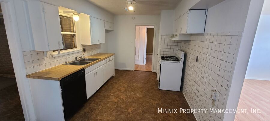 Building Photo - 210 N Glenwood Dr