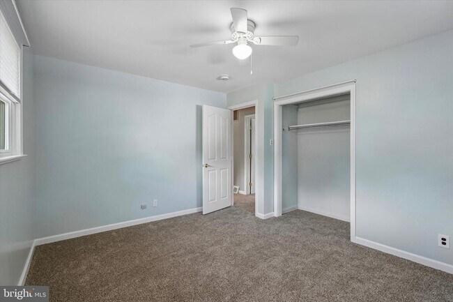 Building Photo - 2176 Meadowview Dr