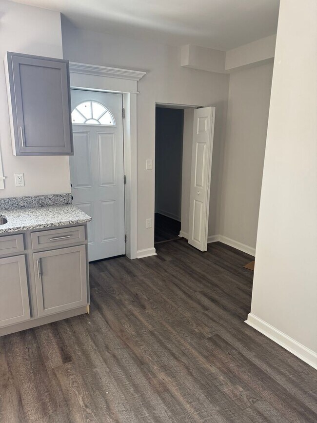 Building Photo - Beautifully fully renovated home now available for rent