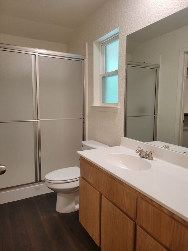 Building Photo - 504 S Juanita Dr