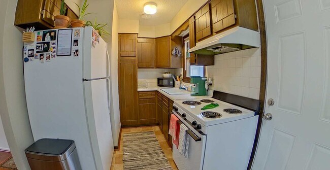 Building Photo - 3D Tour Available - Conveniently Located + Off-Street Parking! Sorry, no laundry hookups. Availab...