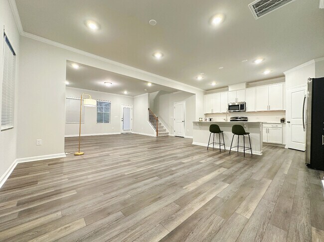 Building Photo - 102 Ivy Vine Wy